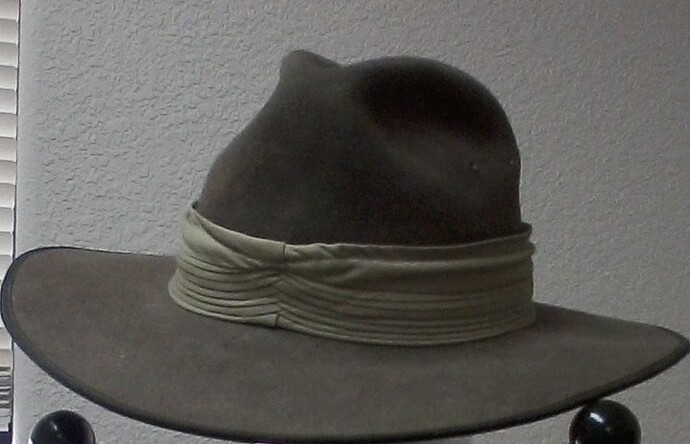 SAFARI HAT AKUBRA.jpg